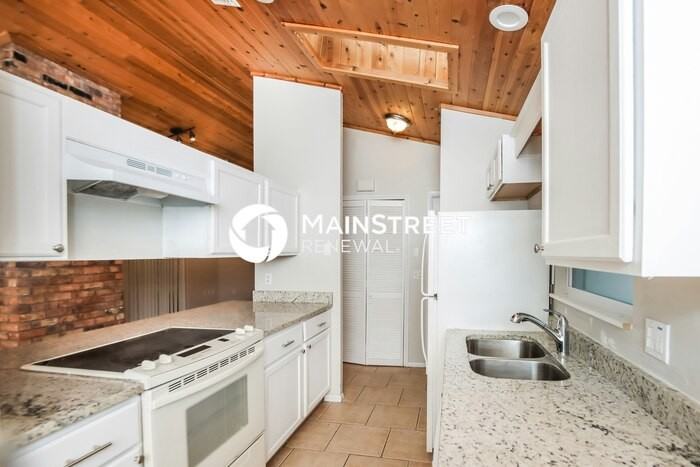 524 Commodore Avenue Northwest - Photo 6 of 16