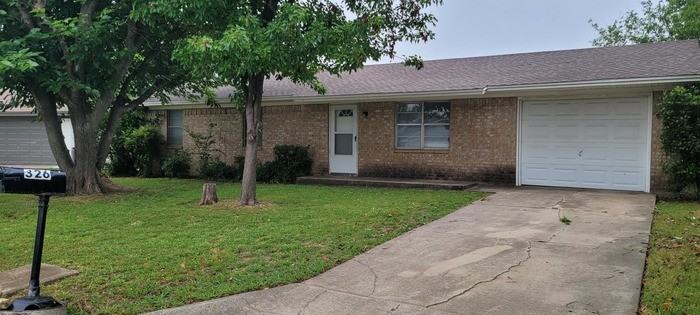 326 S Sealy Ave - Photo 2 of 20