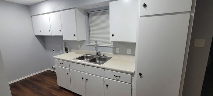 326 S Sealy Ave - Photo 3 of 20