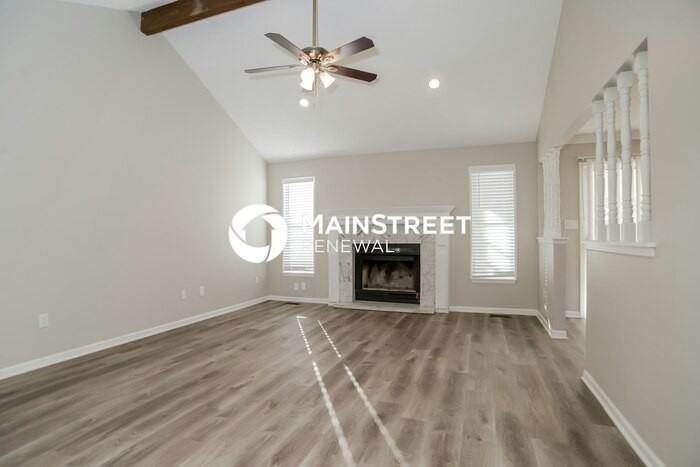 708 Southeast Shamrock Lane - Photo 2 of 17