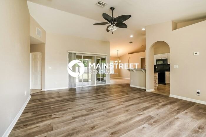 1535 Southeast 42nd Terrace - Photo 2 of 16