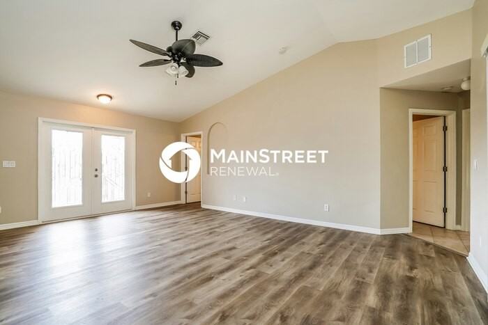 1535 Southeast 42nd Terrace - Photo 3 of 16