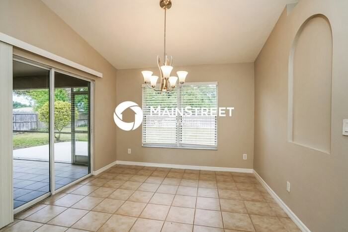 1535 Southeast 42nd Terrace - Photo 4 of 16