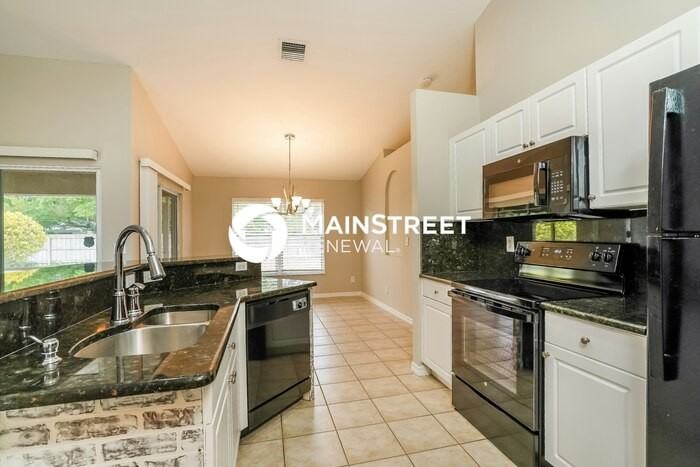 1535 Southeast 42nd Terrace - Photo 5 of 16