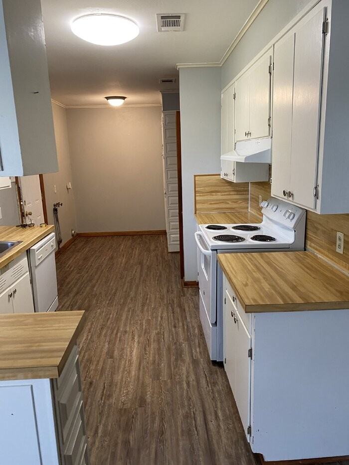 1501 W 32nd Ave - Photo 4 of 9