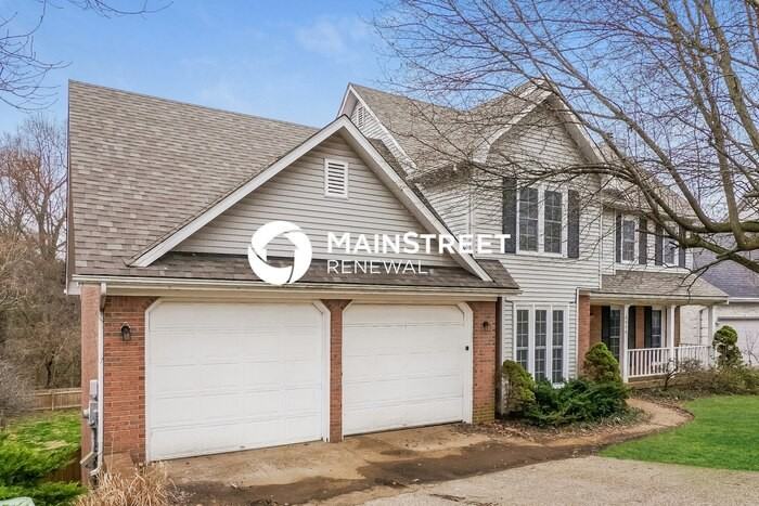 8410 Hurstbourne Woods Place - Photo 3 of 18