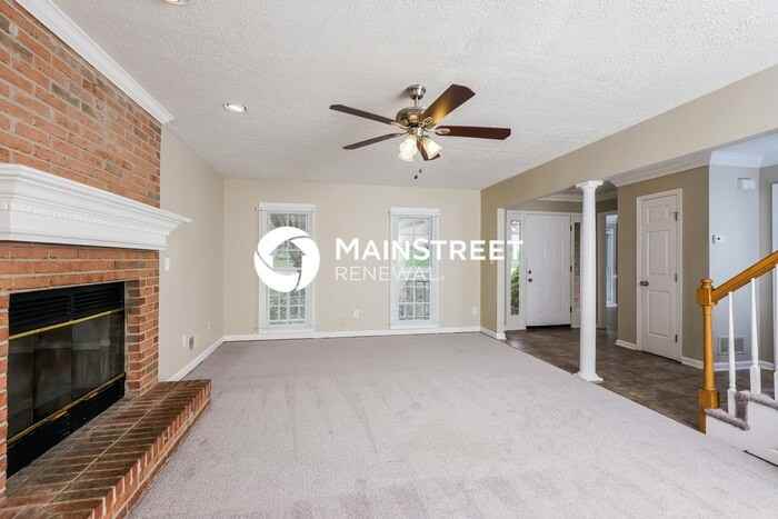 8410 Hurstbourne Woods Place - Photo 4 of 18