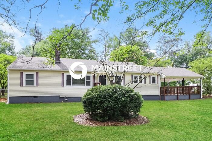 1927 Addison Road Northeast - Photo 2 of 16