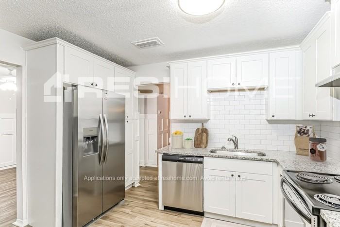 11017 Traci Lynn Dr - Photo 2 of 18