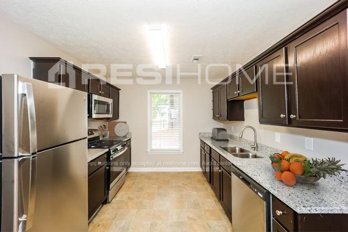 858 Bartow Ct - Photo 3 of 16