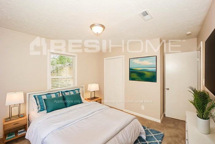 858 Bartow Ct - Photo 7 of 16