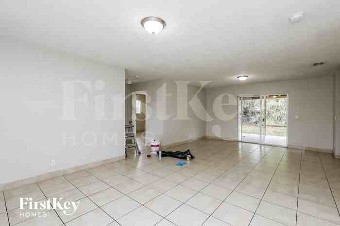 420 Northwest 42nd Street - Photo 2 of 15