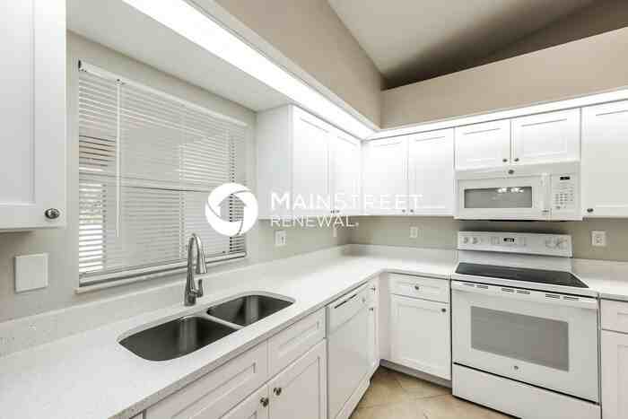 1056 Summa Blvd - Photo 5 of 16