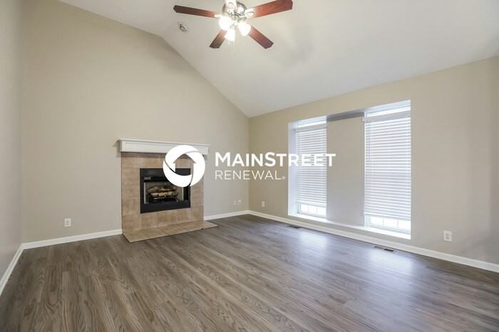 1702 Briarwood Ln - Photo 3 of 17