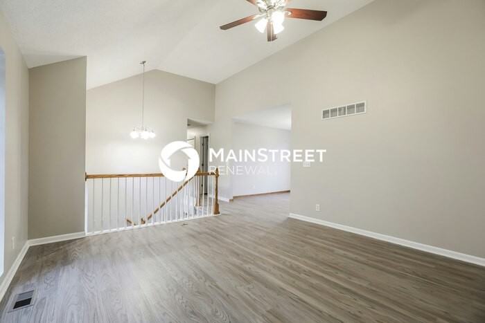 1702 Briarwood Ln - Photo 4 of 17