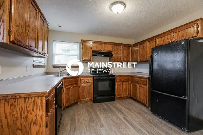 1702 Briarwood Ln - Photo 6 of 17