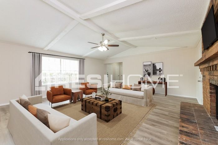 1004 Hillcrest Dr - Photo 3 of 17