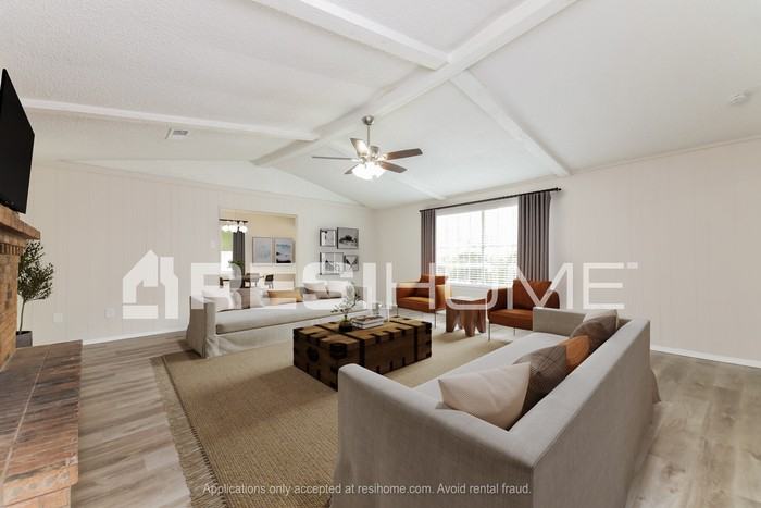 1004 Hillcrest Dr - Photo 5 of 17