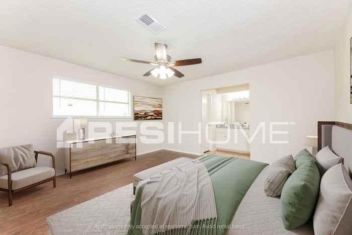 1004 Hillcrest Dr - Photo 7 of 17