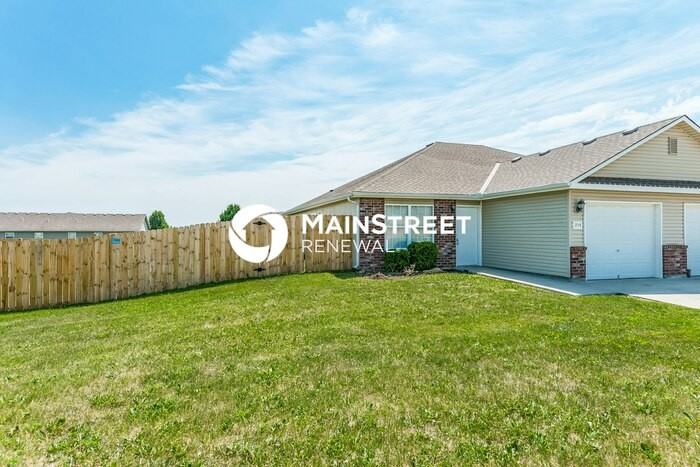 210 Palmer Ct - Photo 2 of 20