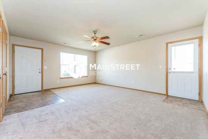 210 Palmer Ct - Photo 3 of 20