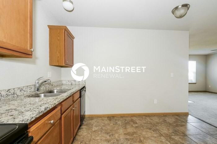 210 Palmer Ct - Photo 4 of 20