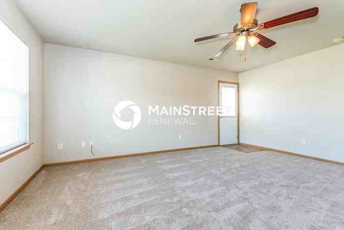 210 Palmer Ct - Photo 6 of 20