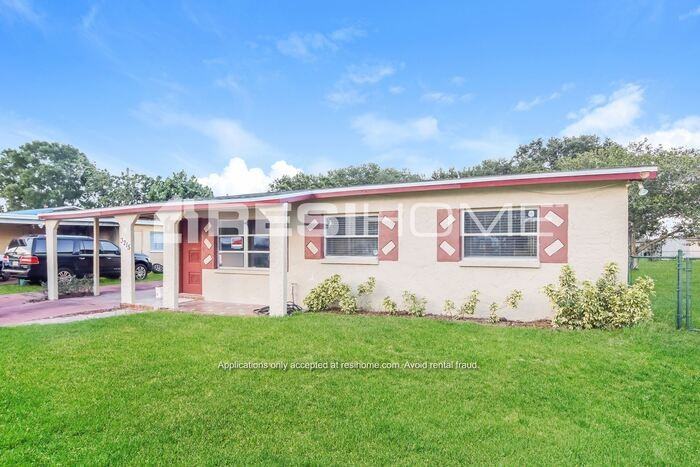 3215 Redwood Ln - Photo 2 of 18