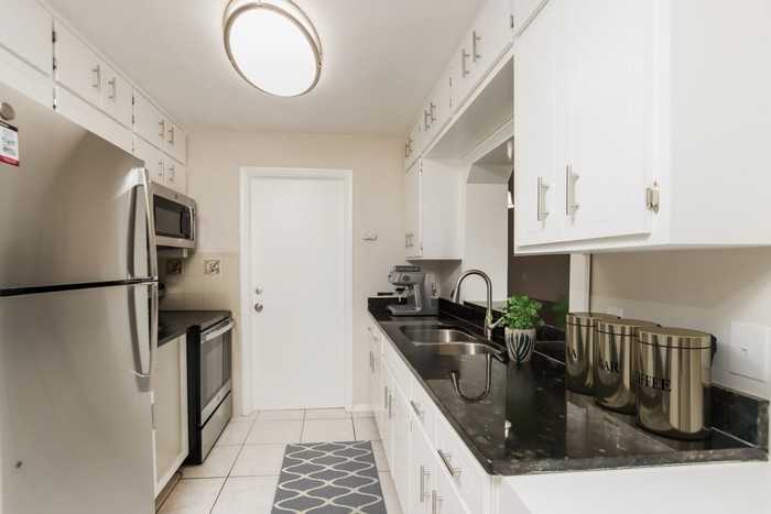 3215 Redwood Ln - Photo 4 of 18