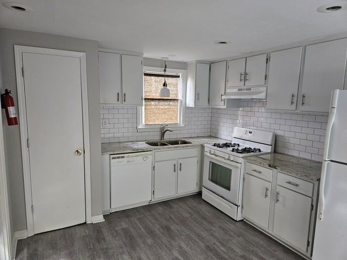 693 Myrtle St Ne #2 - Photo 2 of 14