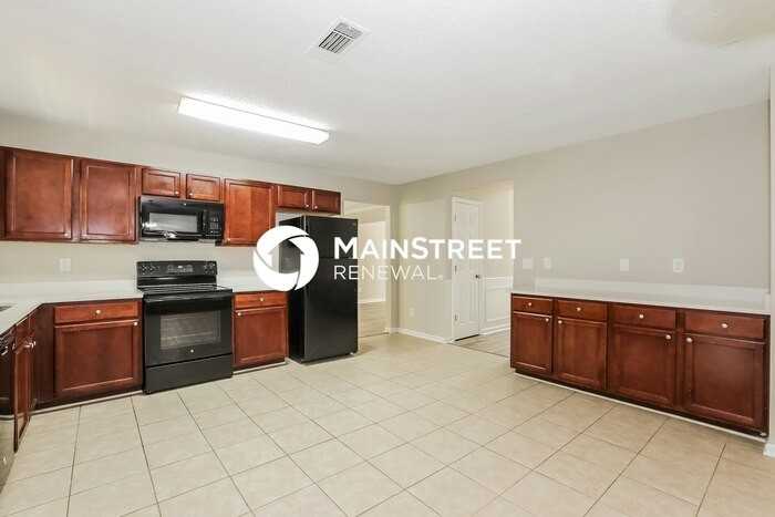 665 Lake Ridge Court - Photo 5 of 17