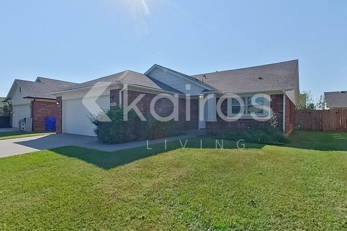 2720 Edgemere Dr - Photo 4 of 27