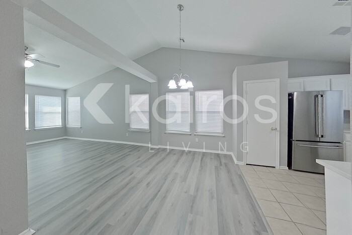 2720 Edgemere Dr - Photo 7 of 27