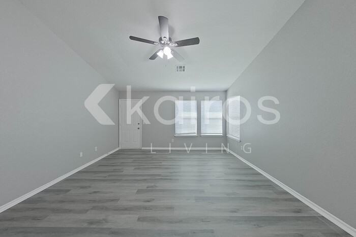 2720 Edgemere Dr - Photo 5 of 27