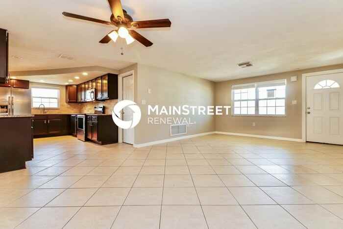 3208 Primrose Dr - Photo 3 of 16