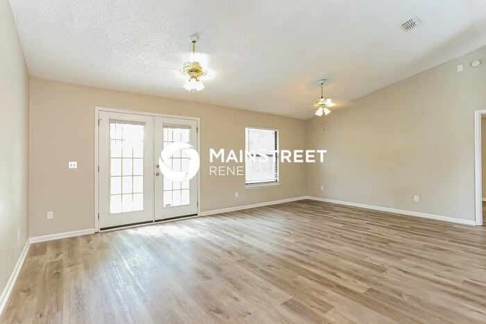 140 Devoe St - Photo 4 of 16