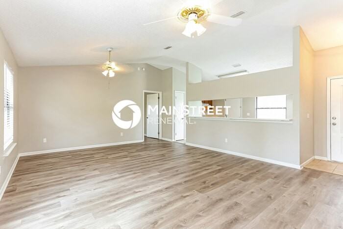 140 Devoe St - Photo 5 of 16