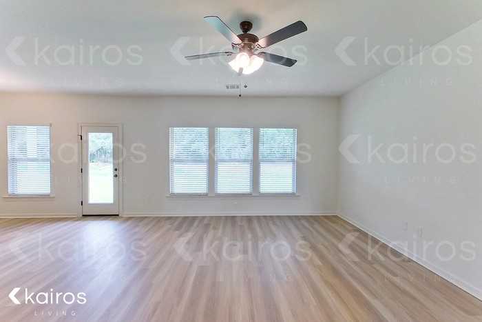 207 Foggy Ln - Photo 2 of 20