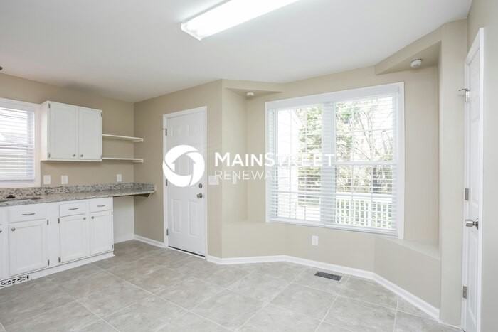 1001 Hornbuckle Court - Photo 4 of 15