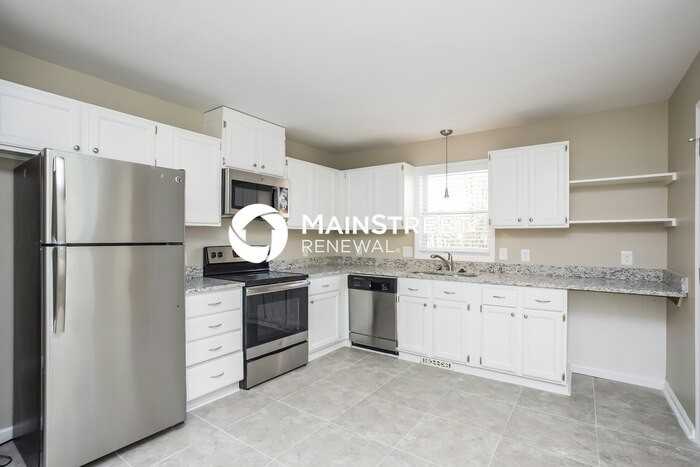 1001 Hornbuckle Court - Photo 5 of 15