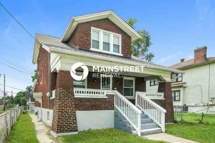 1812 W Gaulbert Ave - Photo 2 of 18