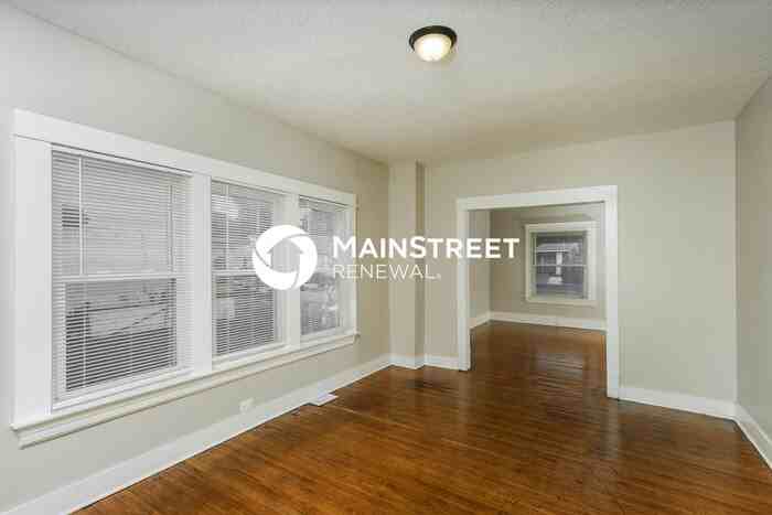 1812 W Gaulbert Ave - Photo 5 of 18