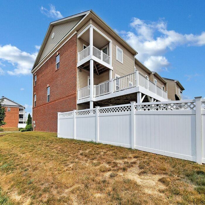 5315 Tweeddale Pl - Photo 3 of 40