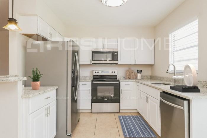 11428 Wheeling Drive - Photo 2 of 17