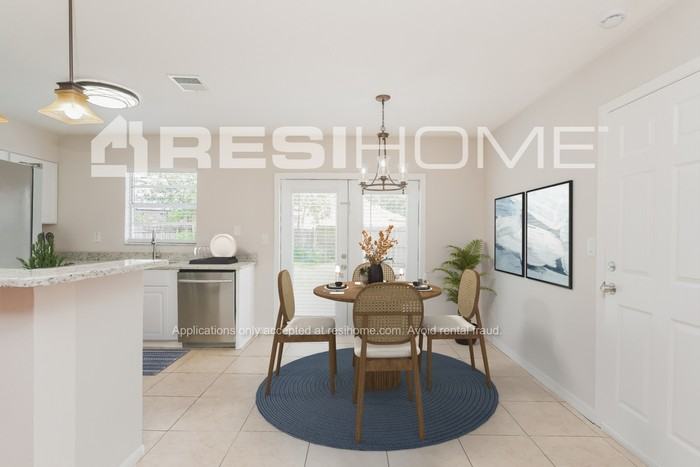 11428 Wheeling Drive - Photo 3 of 17