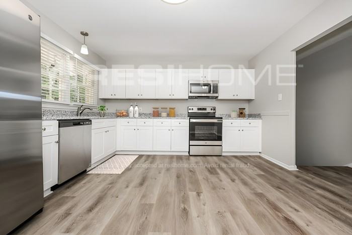 10690 Sandpiper Rd - Photo 3 of 20