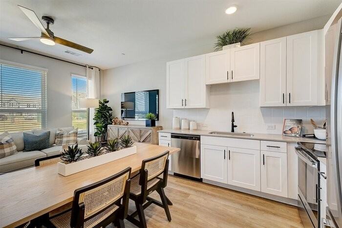 3901 Constantine Dr - Photo 6 of 28