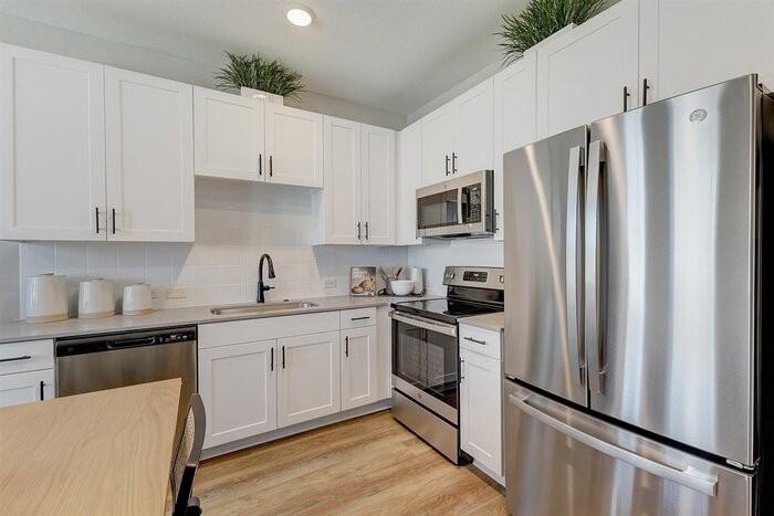 3901 Constantine Dr - Photo 7 of 28