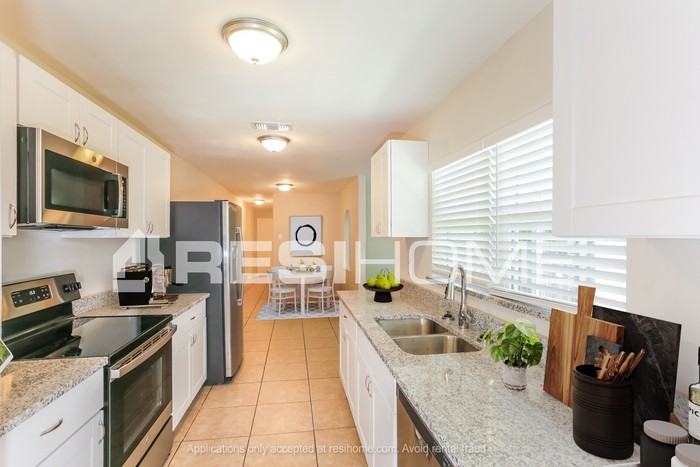 156 N Crestwood Blvd - Photo 2 of 19