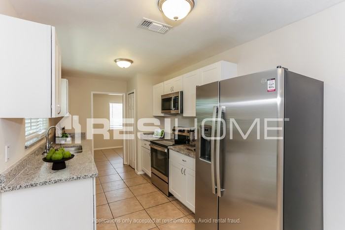 156 N Crestwood Blvd - Photo 3 of 19